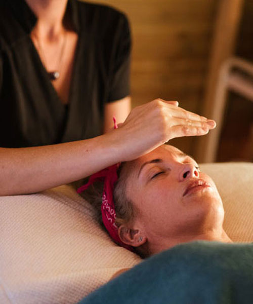 reiki healing session for holistic wellness